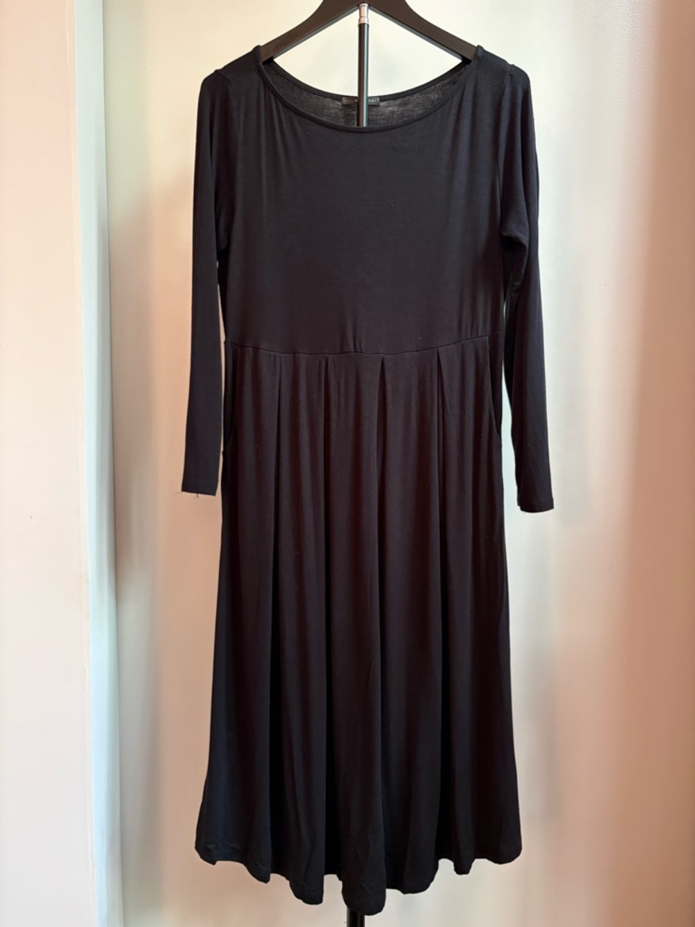 West Kei Black Long Sleeve Midi Dress